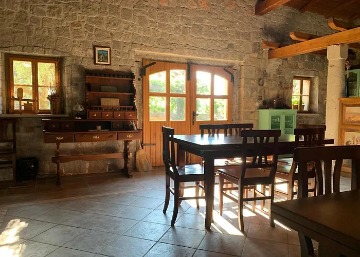 منزل ريفي Skerlj Wine Estate *